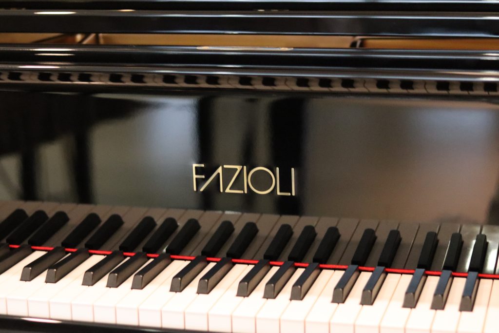 Piano Fazioli F212