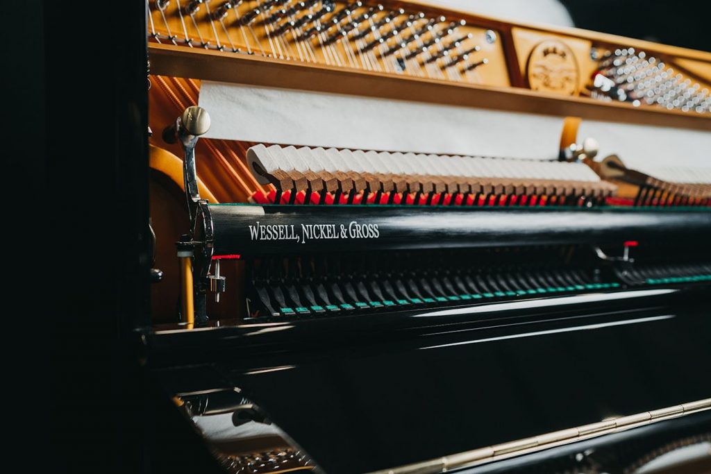 Mason Hamlin Artist upright
