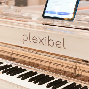 piano plexinel P168G trong suốt 4